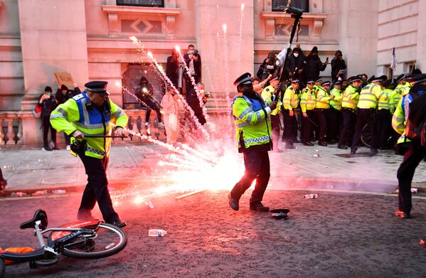 Cảnh sát trong cuộc biểu tình ở London - Sputnik Việt Nam