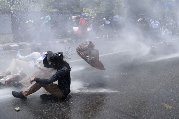 Cảnh sát dùng vòi rồng giải tán đám biểu tình ở Kathmandu  - Sputnik Việt Nam