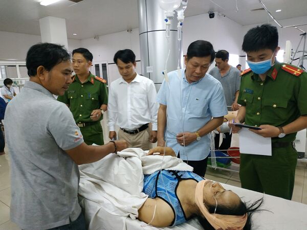 Khởi tố vụ án, tạm giữ tài xế gây tai nạn thảm khốc khiến 5 người tử vong ở Đắk Nông Khởi tố vụ án, tạm giữ tài xế gây tai nạn thảm khốc khiến 5 người tử vong ở Đắk Nông - Sputnik Việt Nam