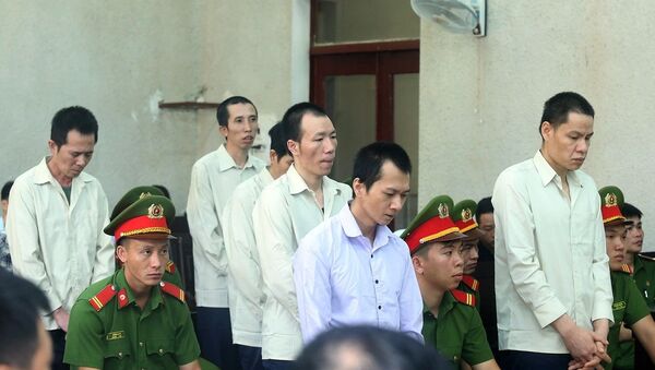 Các bị cáo tại phiên tòa phúc thẩm vụ sát hại nữ sinh giao gà. - Sputnik Việt Nam