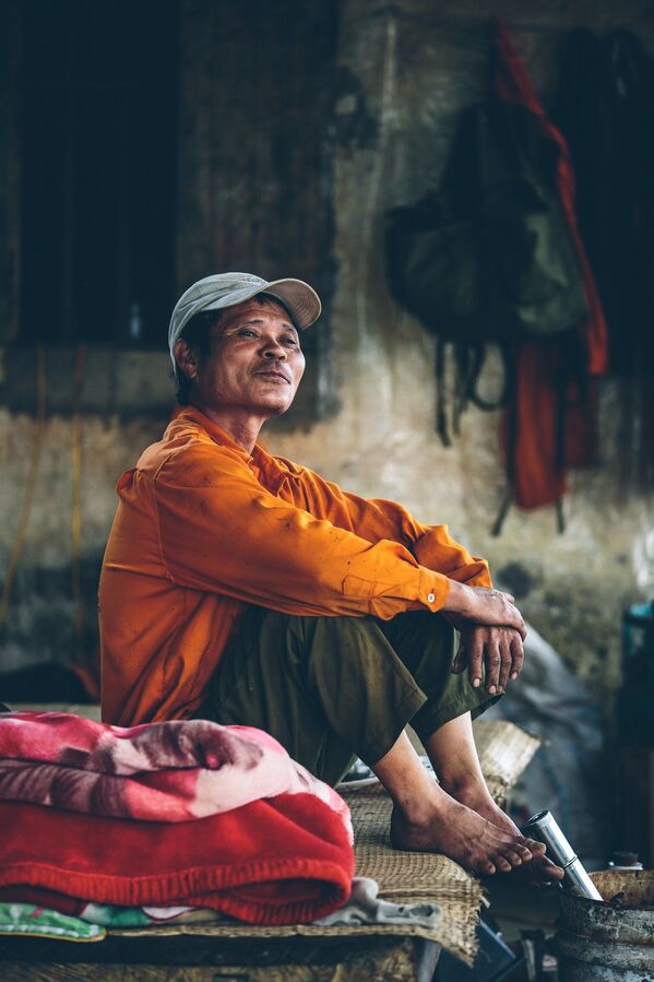Một người đàn ông trên ngưỡng cửa nhà, Việt Nam - Sputnik Việt Nam