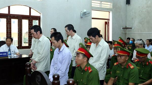Các bị cáo nhận mức án tử hình và mức tù từ 3 - 10 năm tù.  - Sputnik Việt Nam