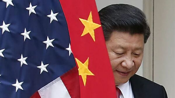 Tập Cận Bình trên nền cờ Trung Quốc và Mỹ - Sputnik Việt Nam