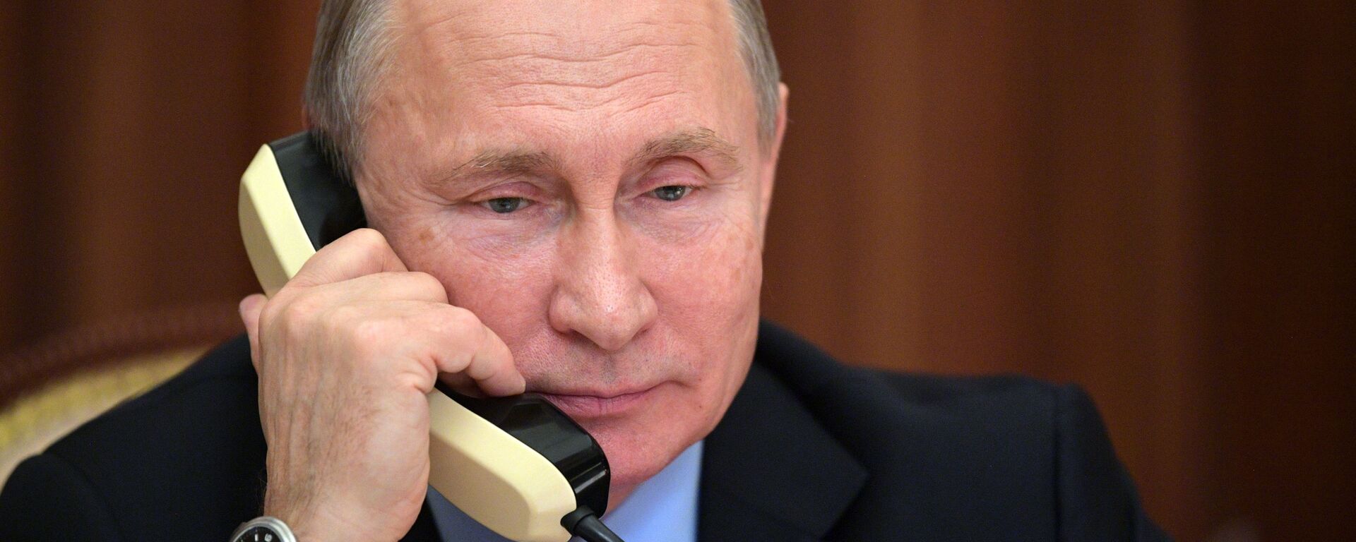 Tổng thống Nga Vladimir Putin nói chuyện điện thoại - Sputnik Việt Nam, 1920, 11.09.2022