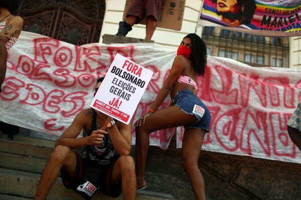 Người biểu tình chống Tổng thống Brazil ở Rio de Janeiro, Brazil - Sputnik Việt Nam