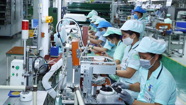 Sản xuất các loại loa và tai nghe điện thoại di động tại nhà máy của Công ty TNHH Điện tử Foster (Bắc Ninh), tại Khu Công nghiệp Đô thị và Dịch vụ VSIP Bắc Ninh, xã Phù Chẩn, thị xã Từ Sơn, tỉnh Bắc Ninh - Sputnik Việt Nam