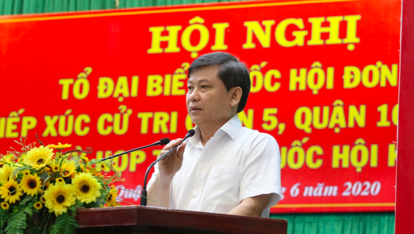Viện trưởng VKSND Tối cao Lê Minh Trí trả lời chất vấn của cử tri. - Sputnik Việt Nam
