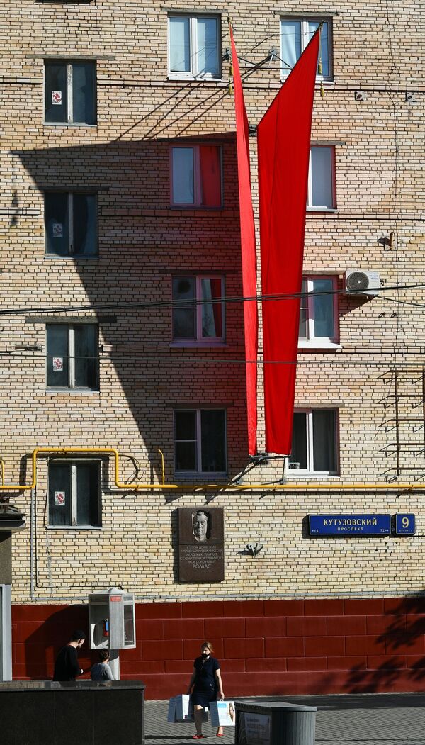 Những lá cờ trên tường tòa chung cư ở Đại lộ Kutuzovsky, Moskva - Sputnik Việt Nam