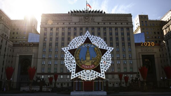 Cấu trúc trang trí hình Huân chương Chiến thắng tại tòa nhà Bộ Quốc phòng ở Moskva - Sputnik Việt Nam