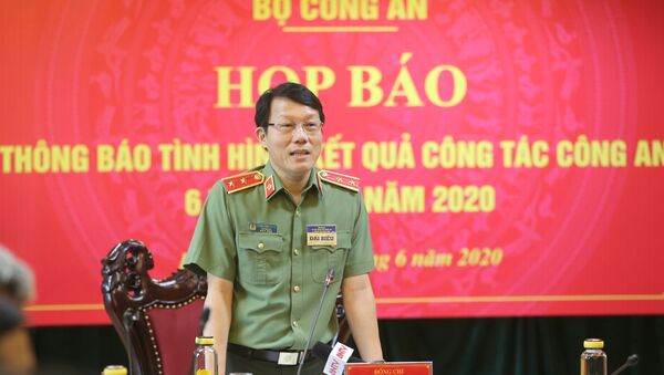 Trung tướng Lương Tam Quang, Thứ trưởng Bộ Công an trả lời các câu hỏi của phóng viên.  - Sputnik Việt Nam