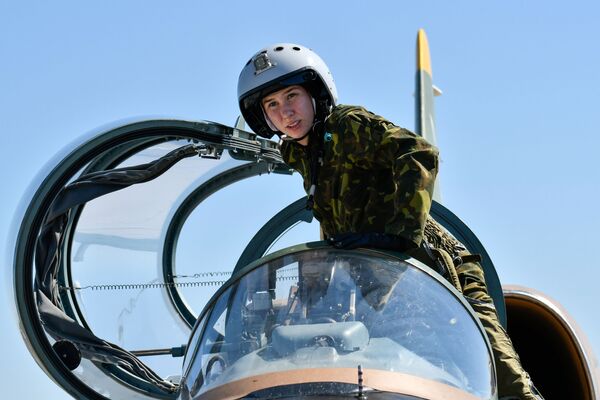 Chuyến bay huấn luyện của các nữ học viên trường Không quân Cao cấp Krasnodar - Sputnik Việt Nam