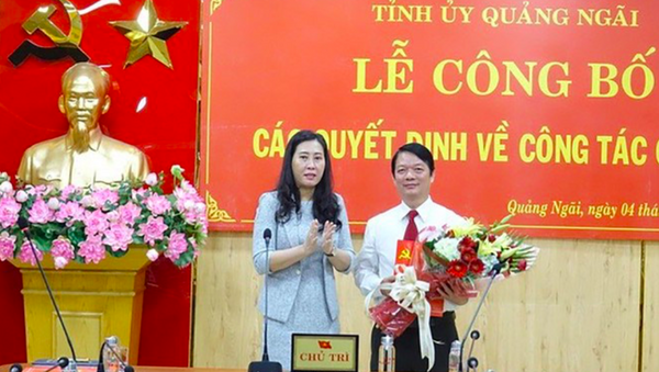 Ông Phạm Thanh Tùng (từ phải qua) - Trưởng Ban Tổ chức Tỉnh ủy Quảng Ngãi. - Sputnik Việt Nam