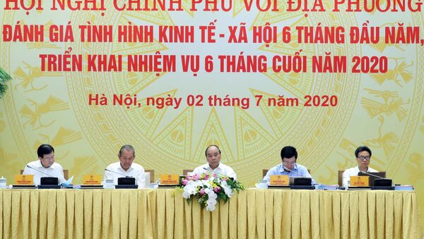 Thủ tướng Nguyễn Xuân Phúc và các Phó Thủ tướng chủ trì Hội nghị.  - Sputnik Việt Nam