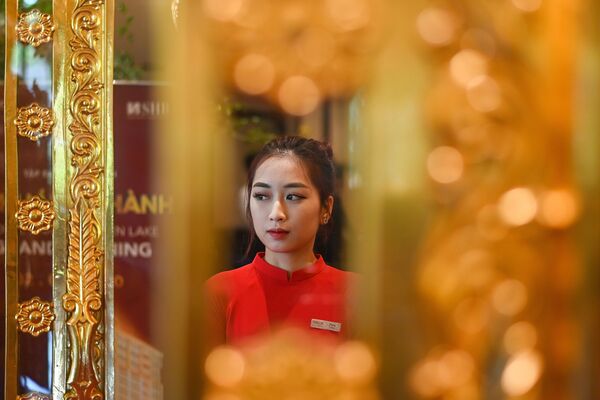 Nữ nhân viên khách sạn Dolce Hanoi Golden Lake, Hà Nội - Sputnik Việt Nam