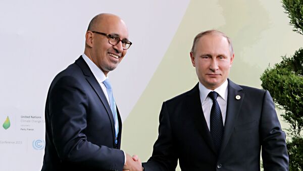 Tổng thống Nga Vladimir Putin  và Thư ký phụ trách các vấn đề châu Âu của  Bộ Ngoại giao Pháp Arles Desir ở Paris - Sputnik Việt Nam