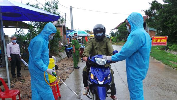 Chốt kiểm dịch do UBND huyện Sa Thầy tổ chức tại khu vực làng O, làng Trang, xã Ya Xiêr để ngăn chặn dịch bạch hầu lan rộng. - Sputnik Việt Nam
