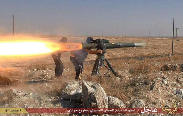 Chiến binh IS (Daesh) sản xuất tên lửa chống tăng tại thành phố Al-Hasaka phía đông-bắc Syria - Sputnik Việt Nam