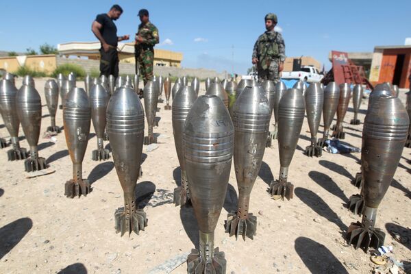 Cảnh sát Iraq khám xét đạn dược của chiến binh Daesh ở Tikrit - Sputnik Việt Nam