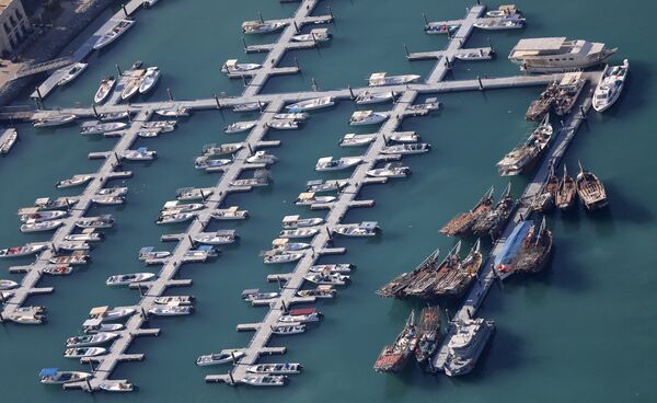 Tàu thuyền neo đậu tại bến cảng Dubai, Các Tiểu vương quốc Ả Rập thống nhất (UAE) - Sputnik Việt Nam