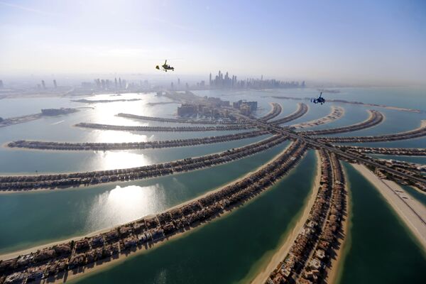 Tàu lượn trên bầu trời thủ đô Dubai, Các Tiểu vương quốc Ả Rập thống nhất (UAE) - Sputnik Việt Nam