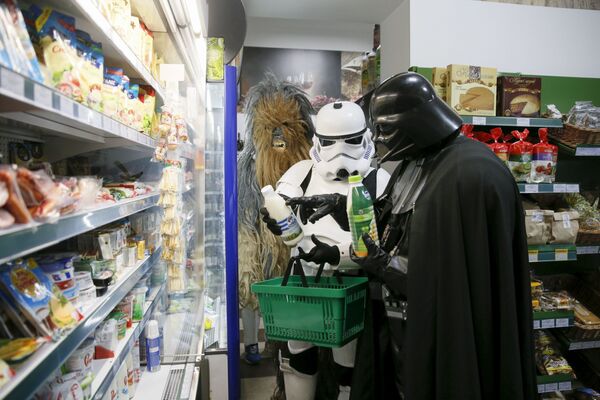 Darth Vader Nikolaevich trong cửa hàng ở Odessa - Sputnik Việt Nam