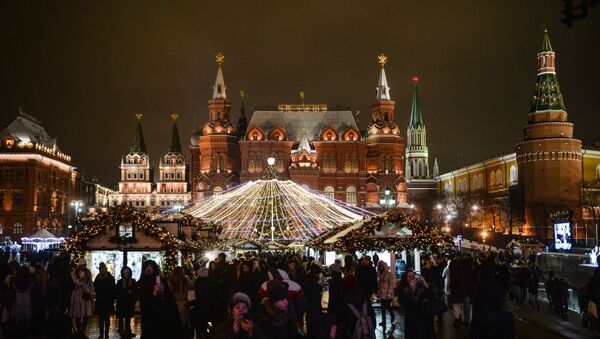 Hội chợ Giáng sinh trên phố Okhotny Ryad tại Moskva - Sputnik Việt Nam