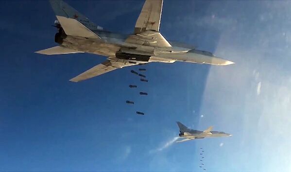 Máy bay ném bom Tu-22 của Không quân Nga không kích vào các cứ điểm khủng bố IS ở Syria - Sputnik Việt Nam