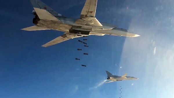 Máy bay ném bom Tu-22 của Không quân Nga không kích vào các cứ điểm khủng bố IS ở Syria - Sputnik Việt Nam