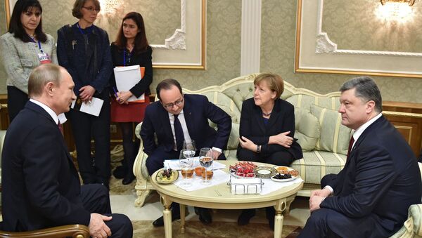 Tổng thống Nga Vladimir Putin, Tổng thống Pháp Francois Hollande, Thủ tướng Đức Angela Merkel và Tổng thống Ukraine Petro Poroshenko trong cuộc đàm phán tại Minsk - Sputnik Việt Nam