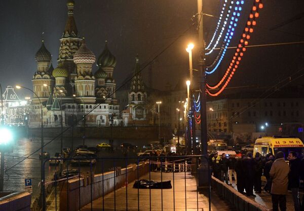 Nơi chính trị gia Boris Nemtsov bị ám sát trên cầu bắc qua sông Moskva - Sputnik Việt Nam