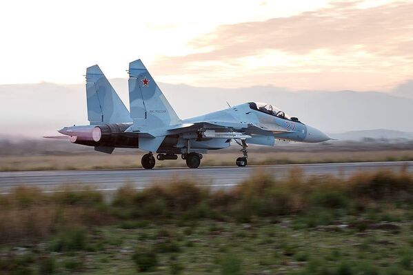 Máy bay Nga Su-30SM tại căn cứ không quân Hmeymim ở Syria. - Sputnik Việt Nam