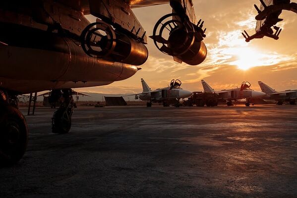 Máy bay chiến đấu Nga tại căn cứ Hmeymim ở Syria - Sputnik Việt Nam