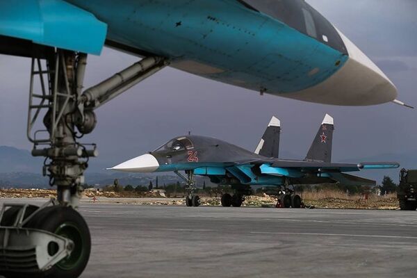 Máy bay chiến đấu-ném bom đa mục đích Su-34 của Nga. - Sputnik Việt Nam