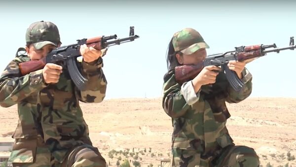 Tiểu đoàn phụ nữ Syria tập luyện để tiêu diệt IS - Sputnik Việt Nam