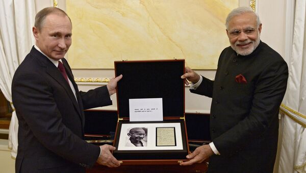 Ông Putin tặng ông Modi một trang từ nhật ký của Gandhi và thanh kiếm thế kỷ 18 - Sputnik Việt Nam